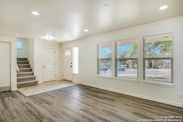 Image 5 of 29 For 306 Antler Dr