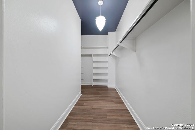 Listing photo id 17 for 7707 Broadway  14