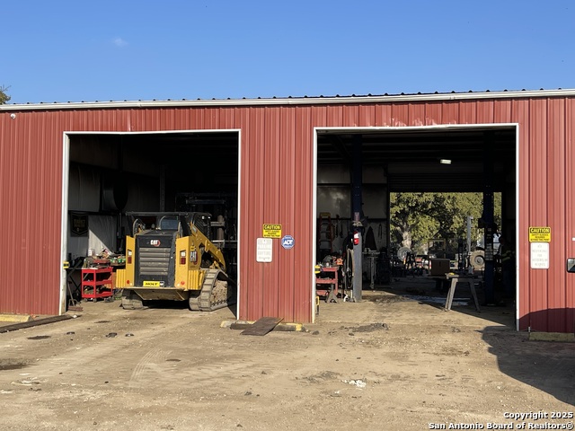 Listing photo id 10 for 13102 Fm 306