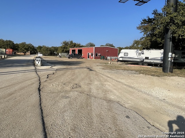 Listing photo id 11 for 13102 Fm 306