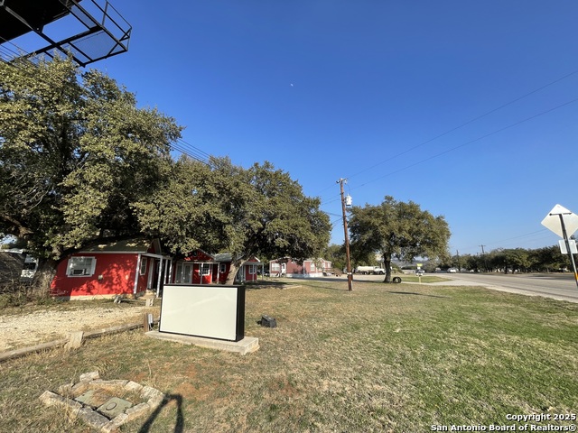 Listing photo id 12 for 13102 Fm 306