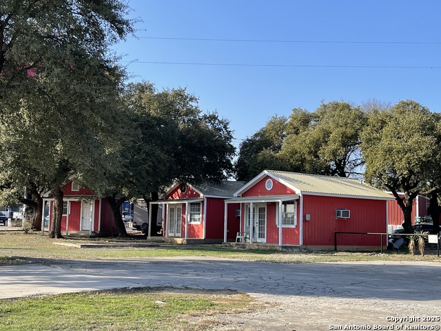 Listing photo id 15 for 13102 Fm 306