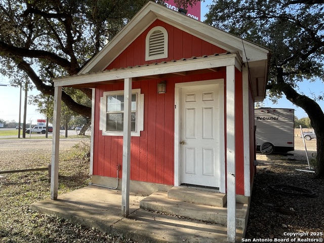 Listing photo id 17 for 13102 Fm 306
