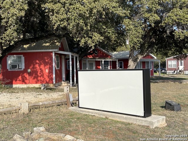 Listing photo id 18 for 13102 Fm 306