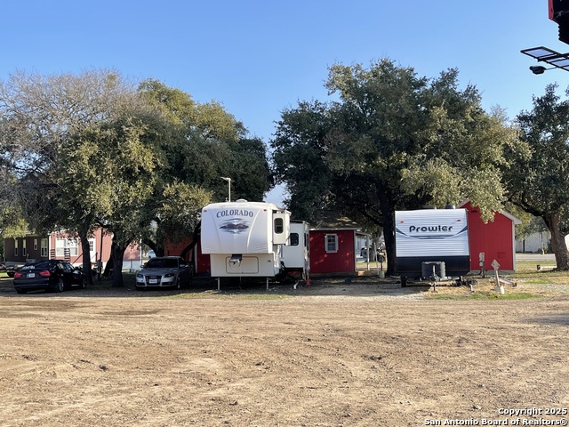 Listing photo id 19 for 13102 Fm 306
