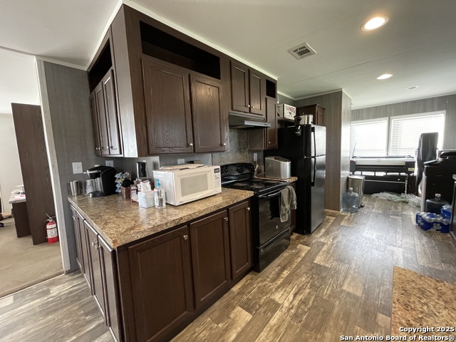Listing photo id 5 for 13102 Fm 306