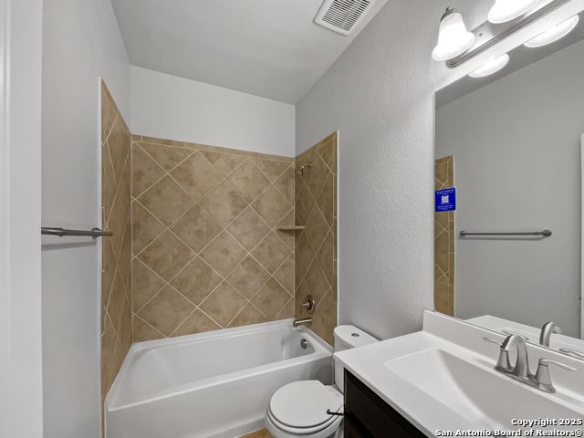 Listing photo id 11 for 30072 Cibolo Gap