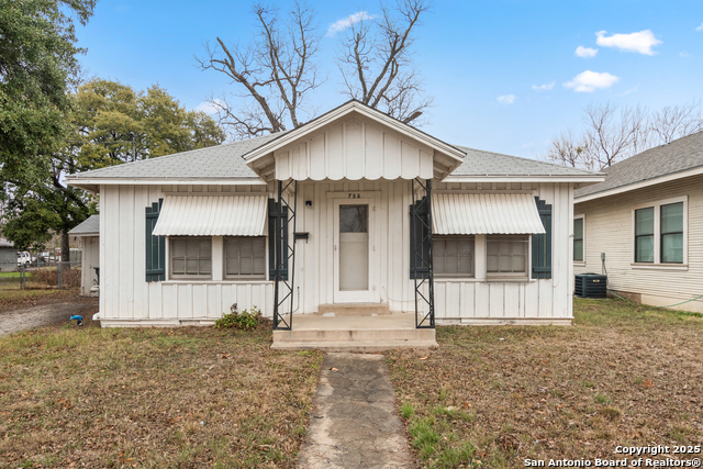 Details for 752 High St N, Uvalde, TX 78801