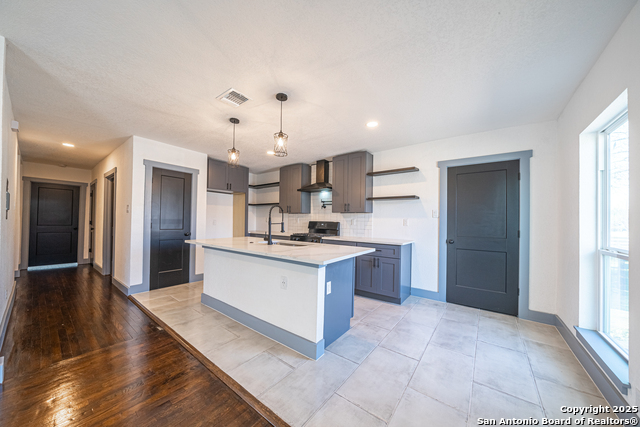 Image 13 of 40 For 1832 Woodlawn Ave W