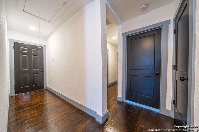 Image 19 of 40 For 1832 Woodlawn Ave W