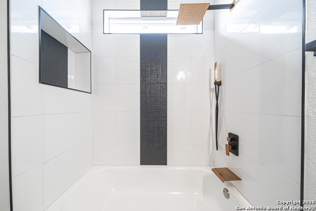 Image 22 of 40 For 1832 Woodlawn Ave W