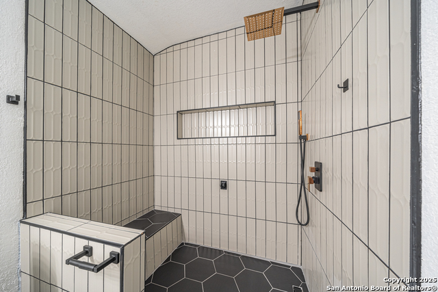 Image 33 of 40 For 1832 Woodlawn Ave W