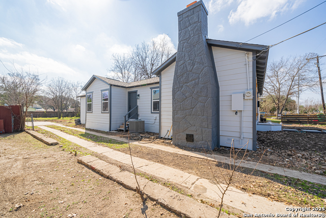 Image 34 of 40 For 1832 Woodlawn Ave W