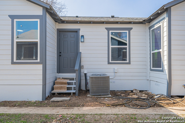 Image 35 of 40 For 1832 Woodlawn Ave W