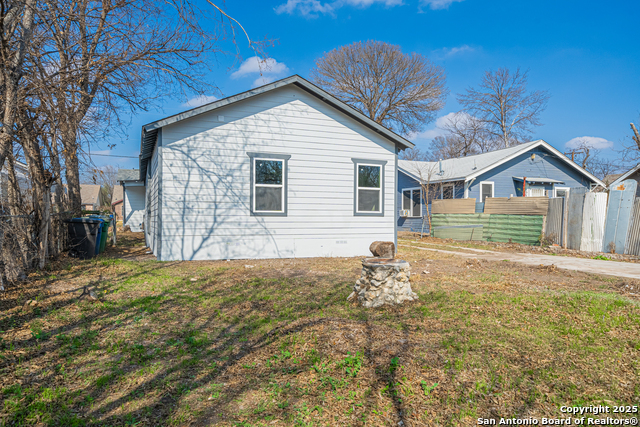Image 37 of 40 For 1832 Woodlawn Ave W