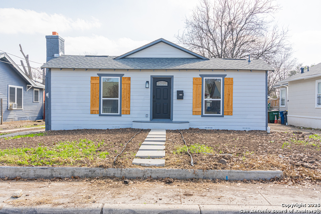 Image 4 of 40 For 1832 Woodlawn Ave W