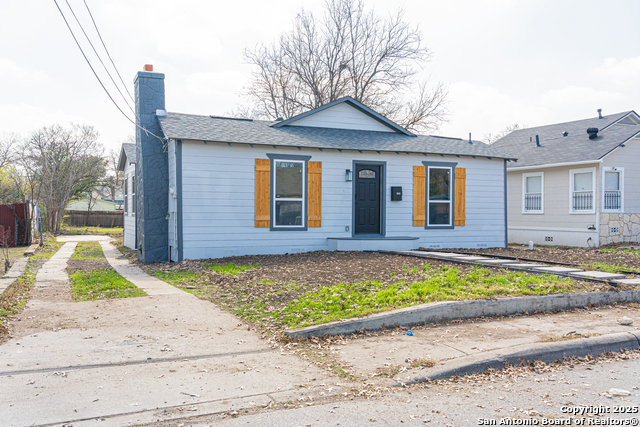 Image 5 of 40 For 1832 Woodlawn Ave W
