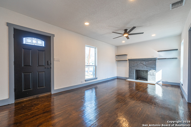 Image 8 of 40 For 1832 Woodlawn Ave W