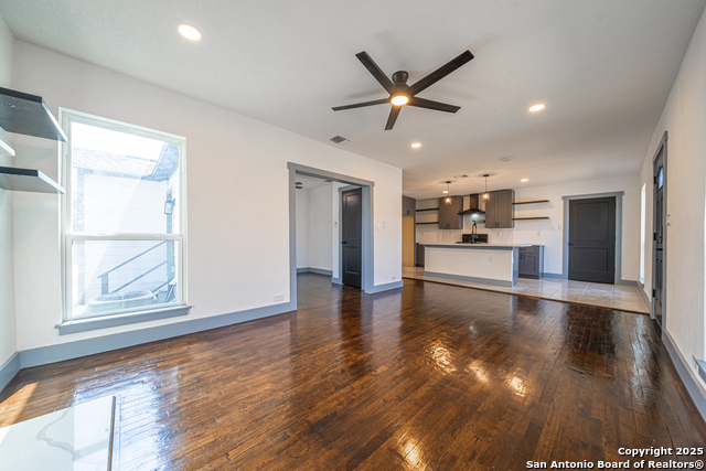 Image 9 of 40 For 1832 Woodlawn Ave W