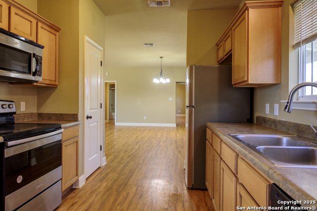 Listing photo id 11 for 136 Jasper Ln