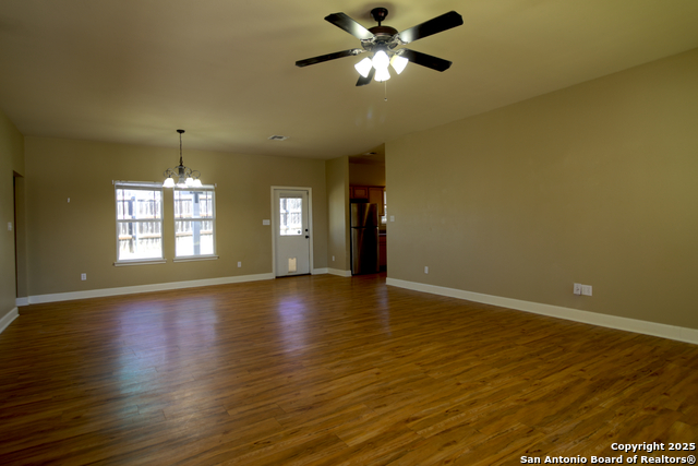 Listing photo id 3 for 136 Jasper Ln