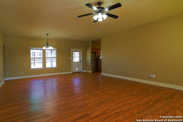 Listing photo id 4 for 136 Jasper Ln