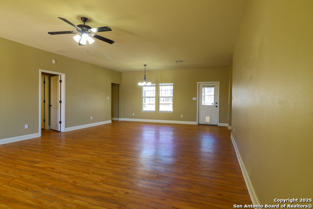 Listing photo id 5 for 136 Jasper Ln