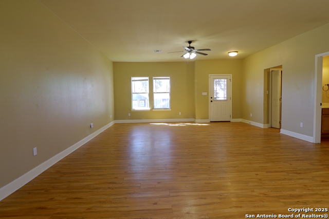Listing photo id 6 for 136 Jasper Ln