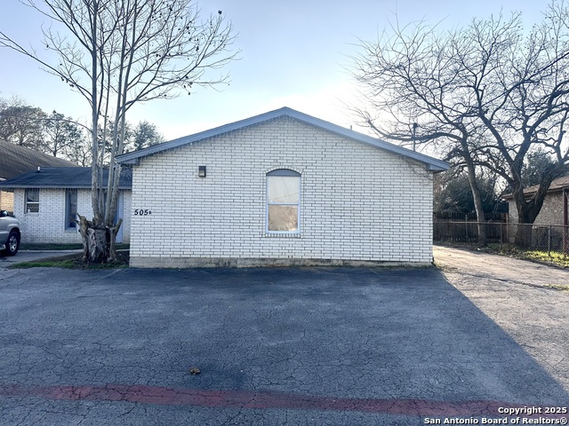 Details for 505 9th St S, Stockdale, TX 78160