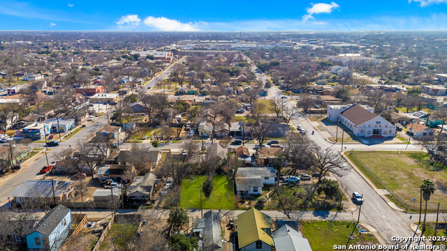 Listing photo id 6 for 1116 Torreon St