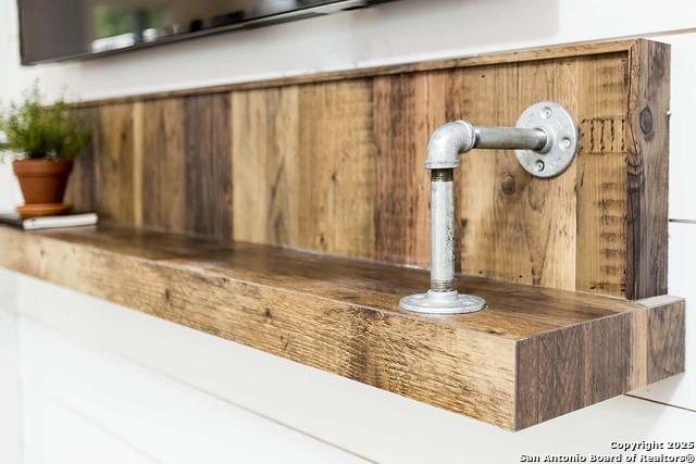 Listing photo id 11 for 4915 Palomino Way