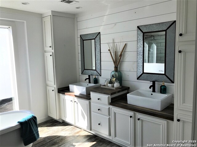 Listing photo id 34 for 4915 Palomino Way