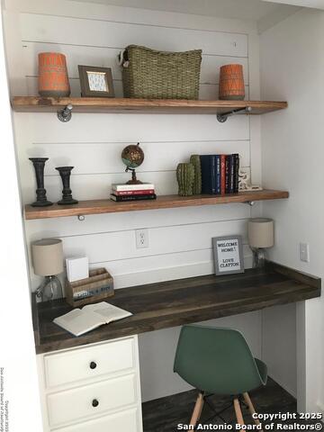 Listing photo id 38 for 4915 Palomino Way