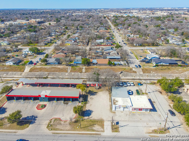 Image 12 of 17 For 2709 Commercial Ave