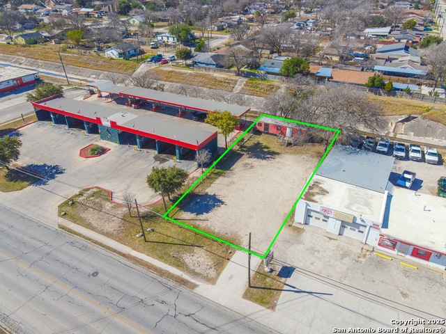 Image 2 of 17 For 2709 Commercial Ave