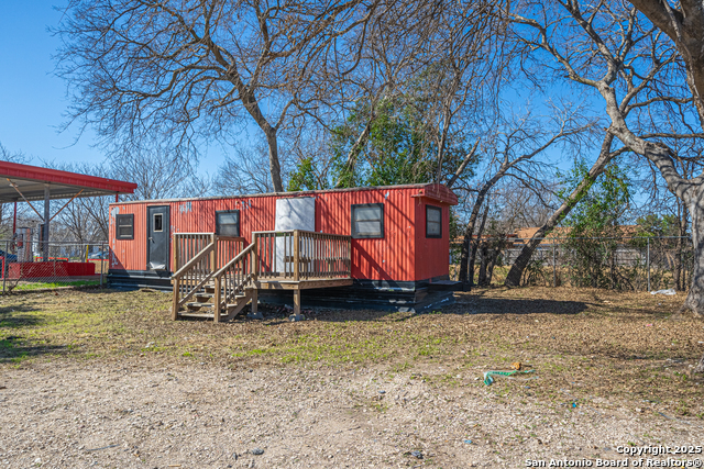 Image 7 of 17 For 2709 Commercial Ave