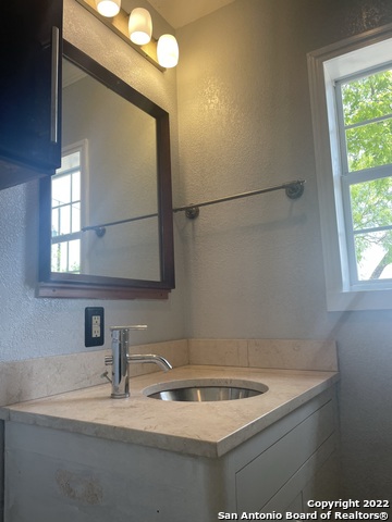 Listing photo id 8 for 13635 Bulverde Rd