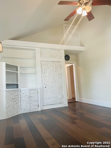 Listing photo id 1 for 13635 Bulverde Rd