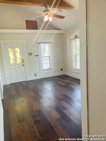 Listing photo id 3 for 13635 Bulverde Rd