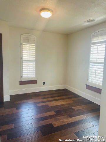 Listing photo id 6 for 13635 Bulverde Rd