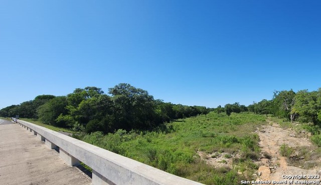Listing photo id 4 for 5051 Fm 1863