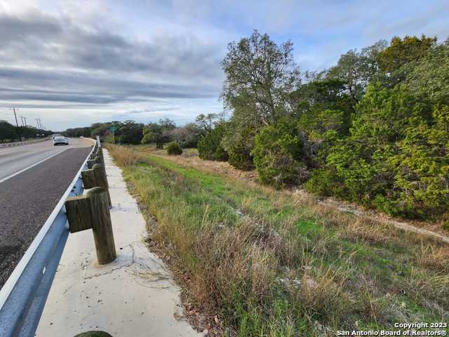 Listing photo id 6 for 5051 Fm 1863