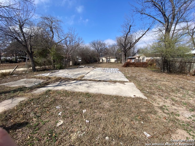 Details for 412 North Ln W, Uvalde, TX 78801