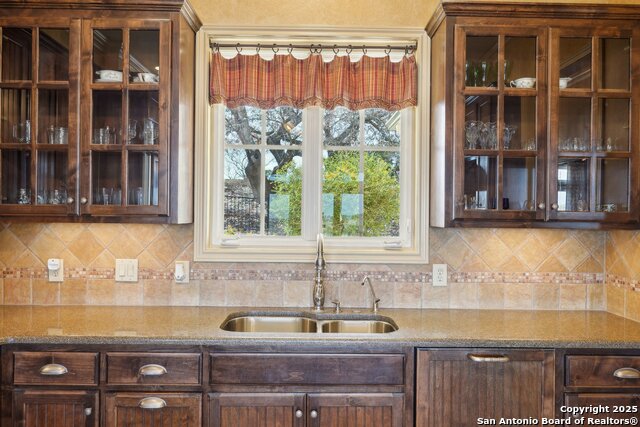 Listing photo id 10 for 326 River Valley Rd
