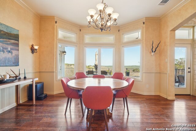 Listing photo id 11 for 326 River Valley Rd