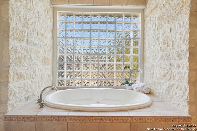 Listing photo id 13 for 326 River Valley Rd