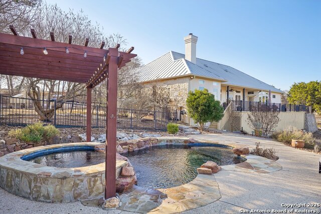 Listing photo id 26 for 326 River Valley Rd