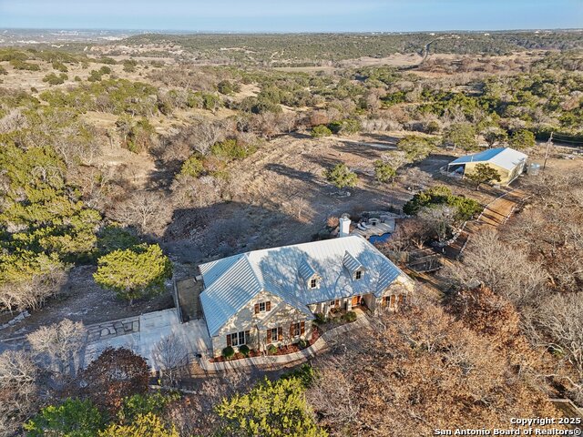 Listing photo id 31 for 326 River Valley Rd