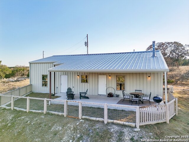 Listing photo id 33 for 326 River Valley Rd