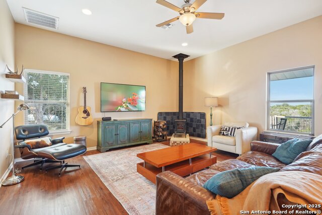 Listing photo id 34 for 326 River Valley Rd